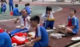 操场吃瓜最新事件爆料,最新爆料揭露惊人内幕！”